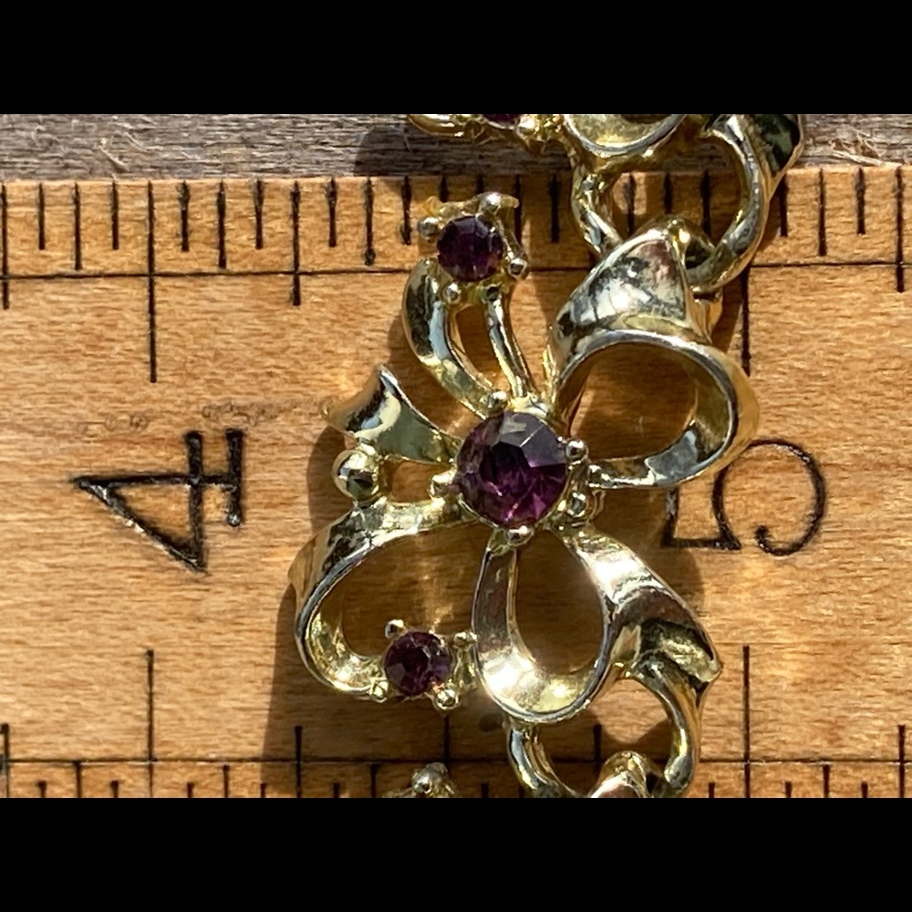 Vintage | Gold-tone Bows and Purple Rhinestone Bracelet. - Picture 7 of 7